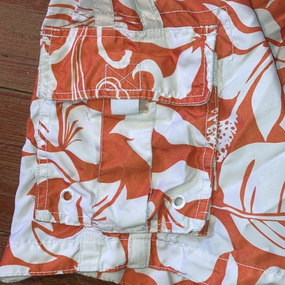 Old Navy men’s swim trunks - Picture 2 of 3